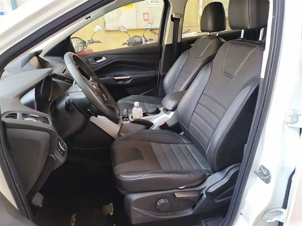 Ford Kuga 2015 — фото 15