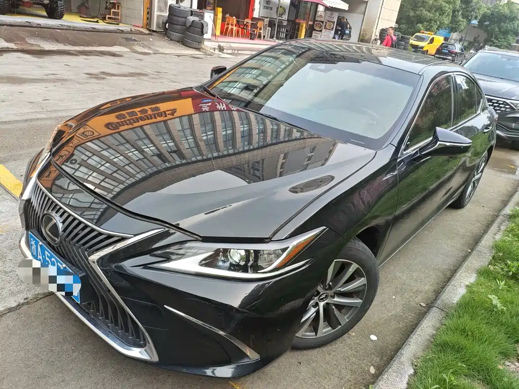Lexus ES 2019