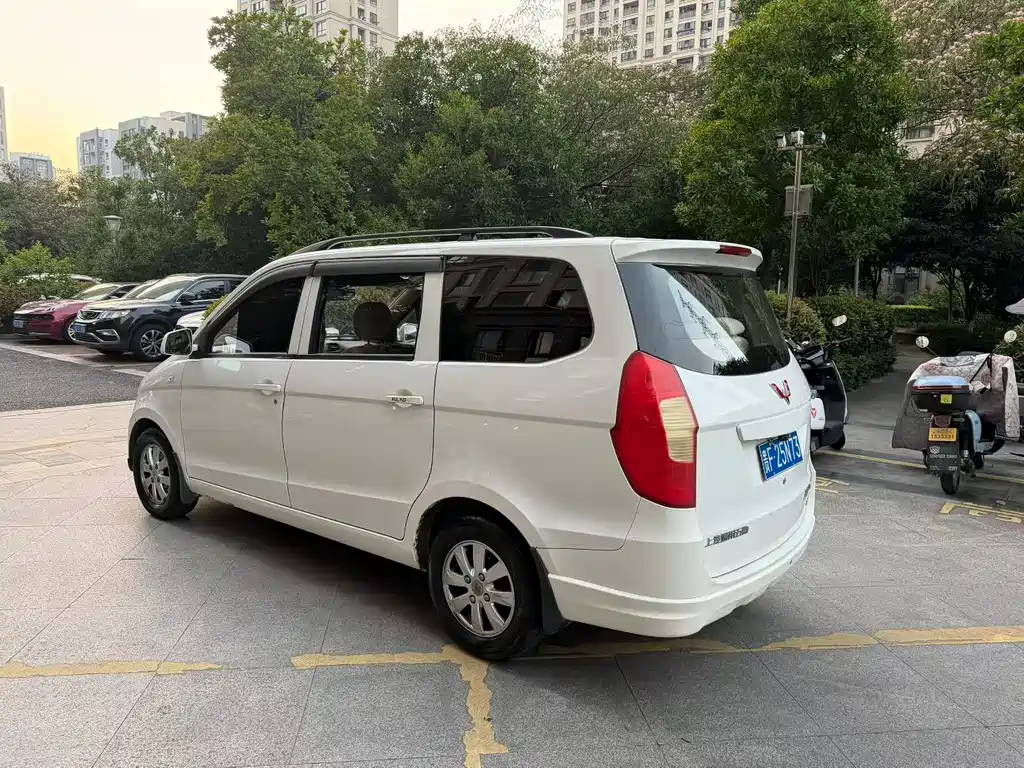 Wuling Hongguang 2015 — фото 7