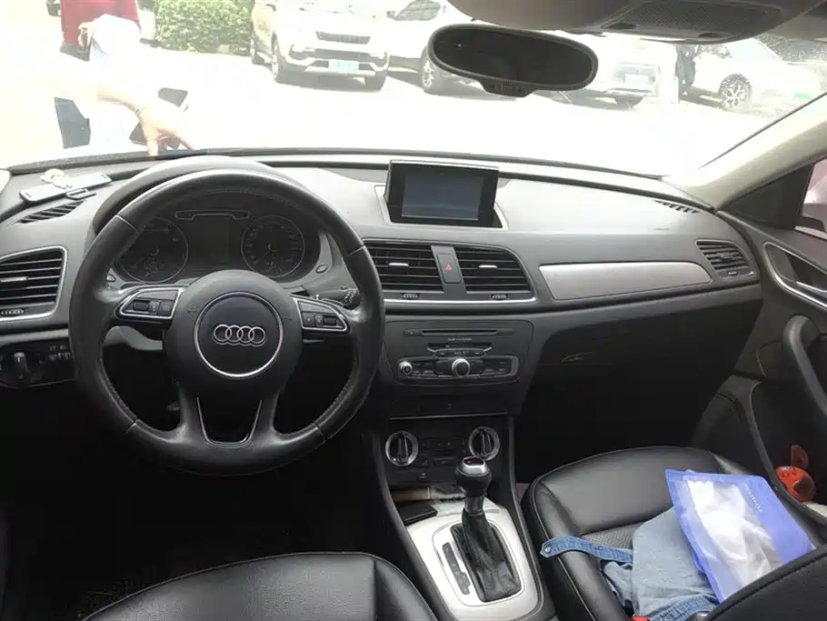 Audi Q3 2015 — фото 12