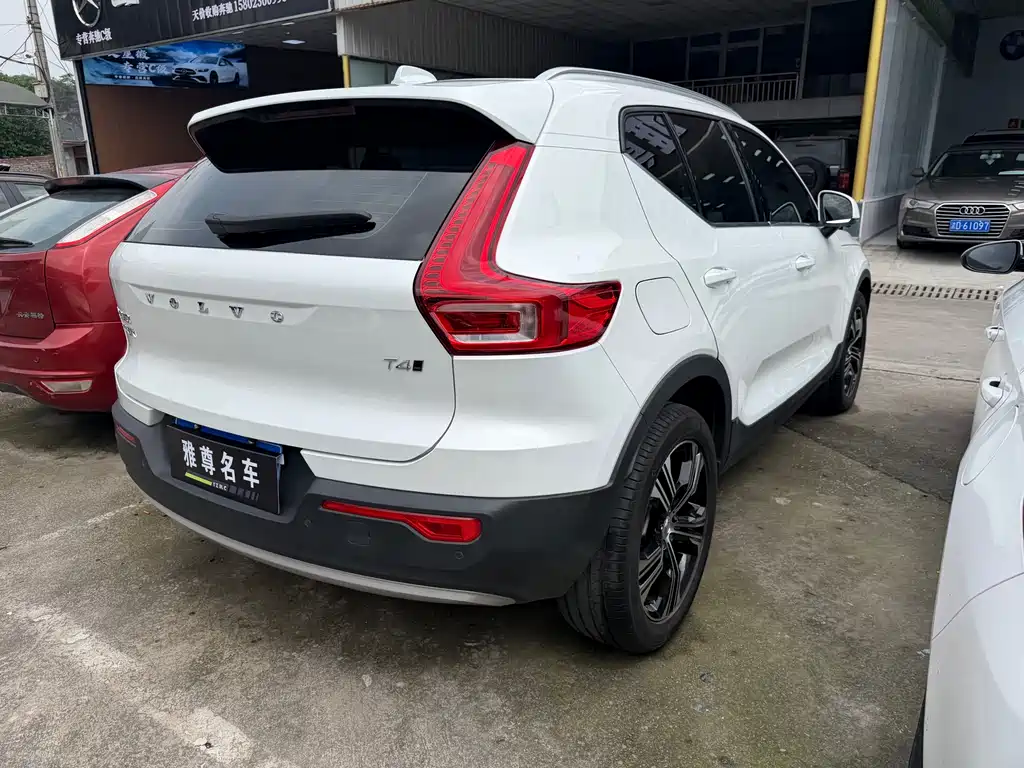 Volvo XC40 2021 — фото 8
