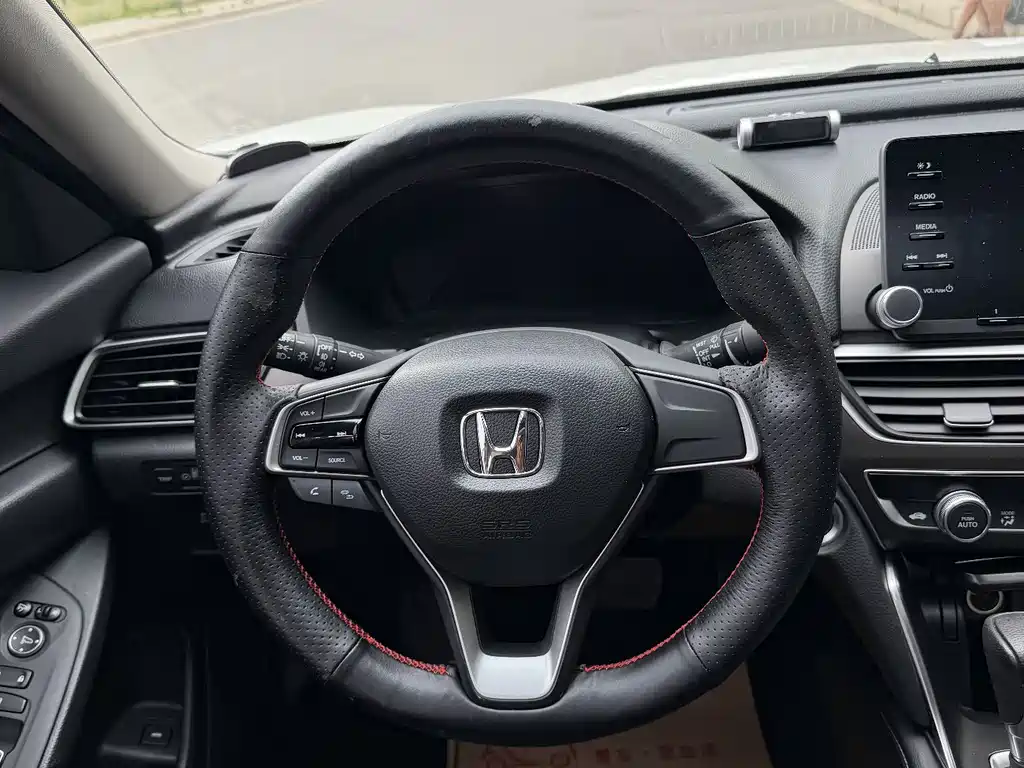 Honda Accord 2019 — фото 9