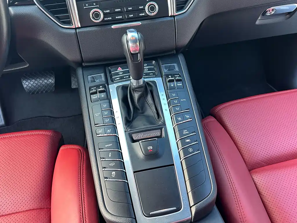 Porsche Macan 2017 — фото 15