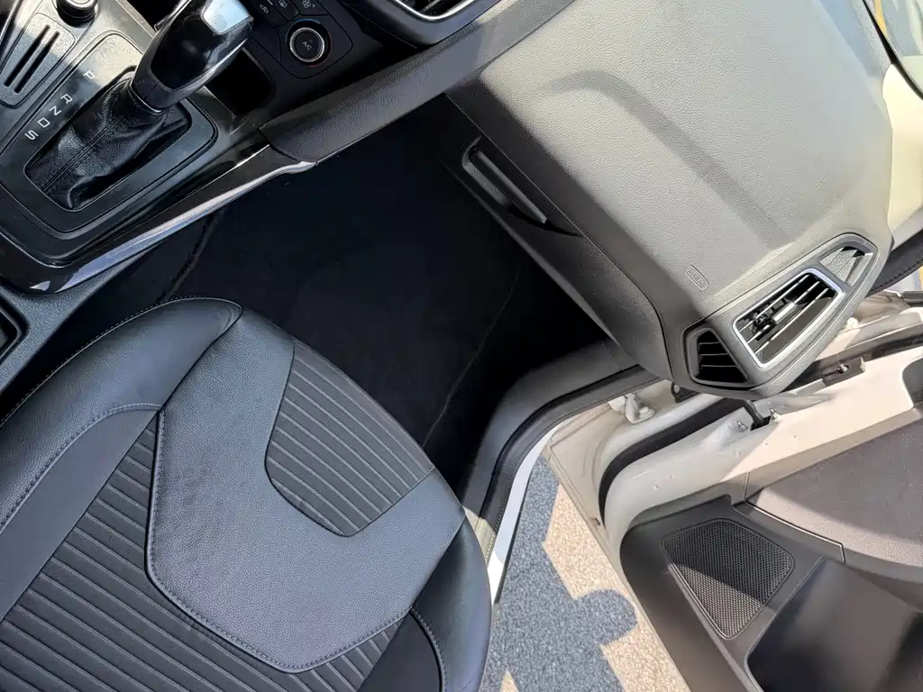 Ford Focus 2015 — фото 27