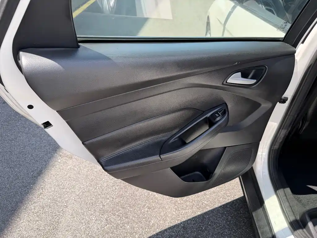 Ford Focus 2015 — фото 22