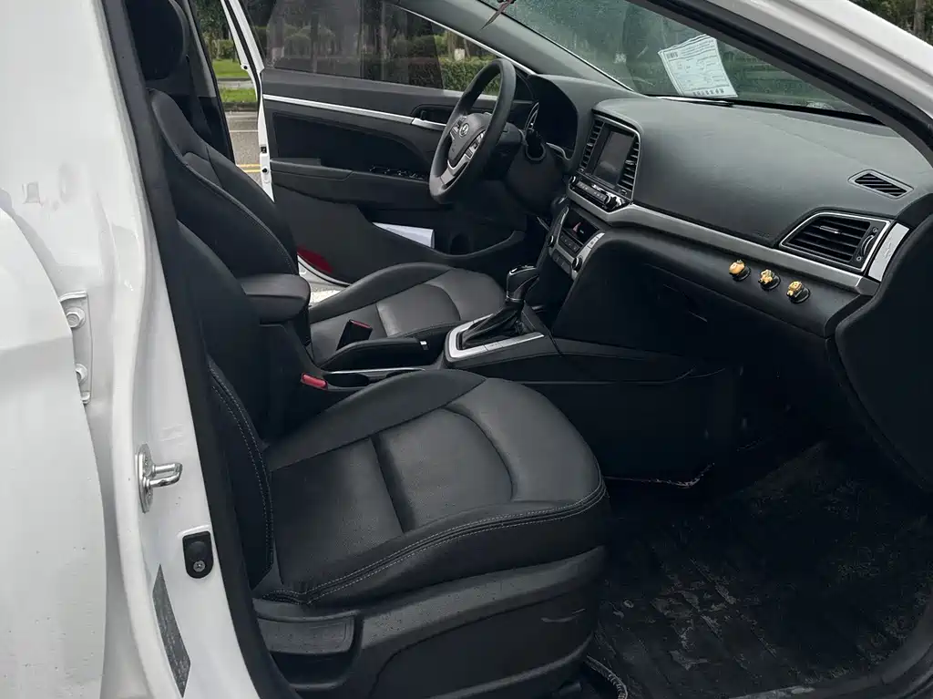 Hyundai Elantra 2019 — фото 10