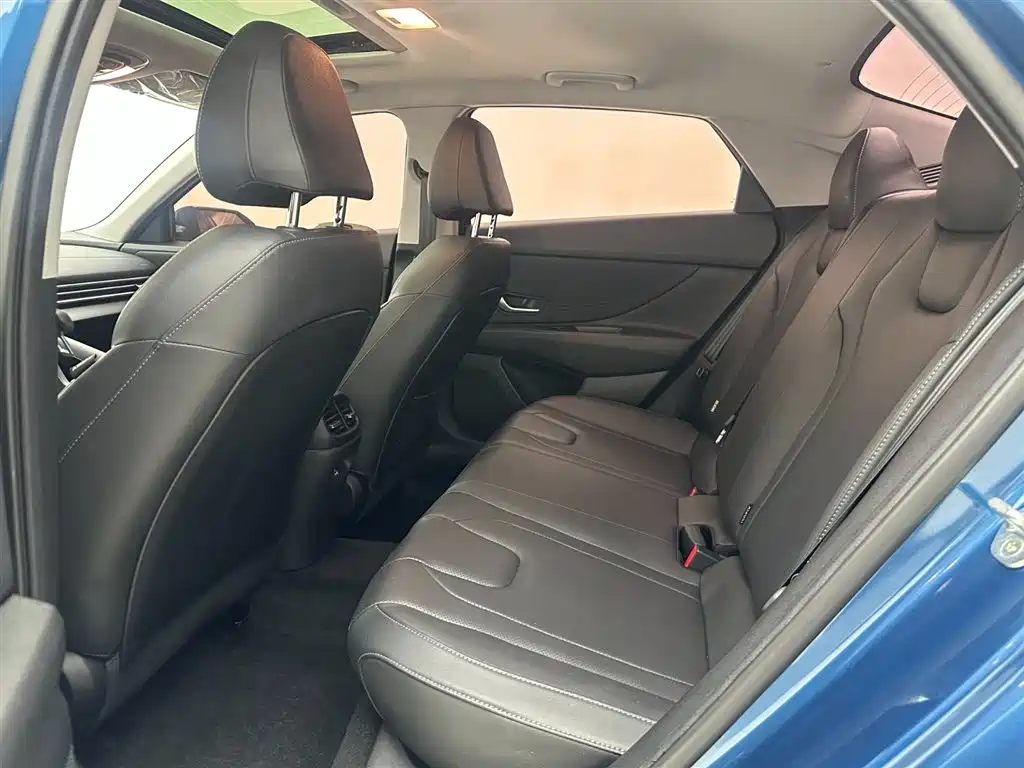 Hyundai Elantra 2023 — фото 13