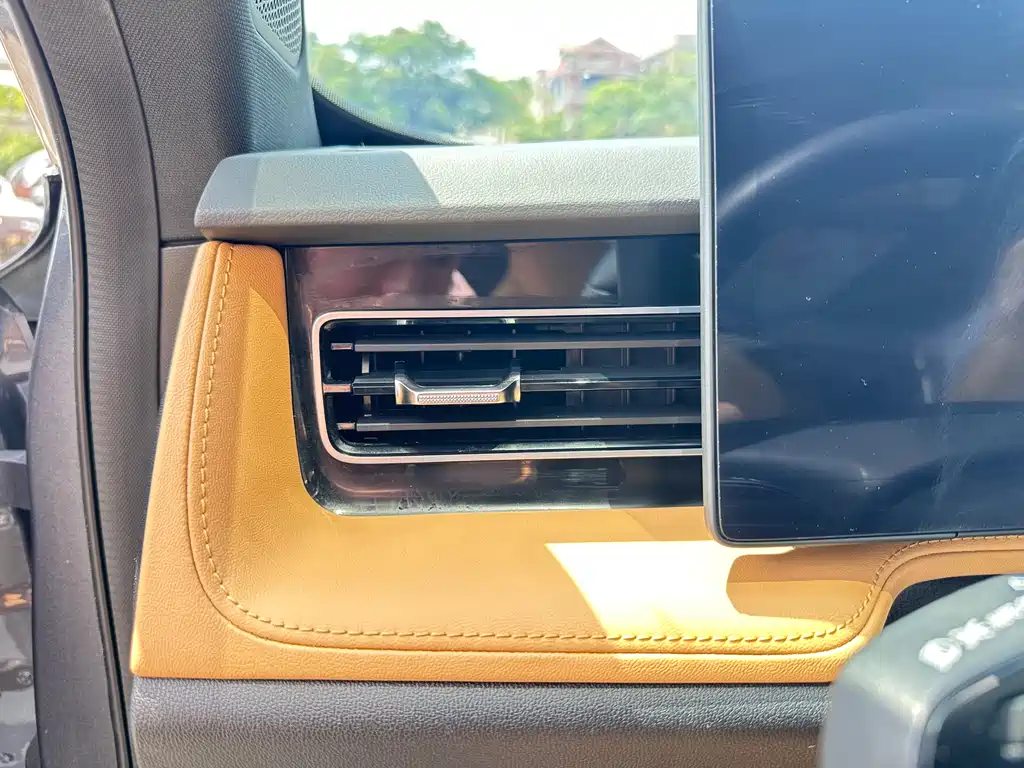 Roewe RX5 New Energy 2023 — фото 18