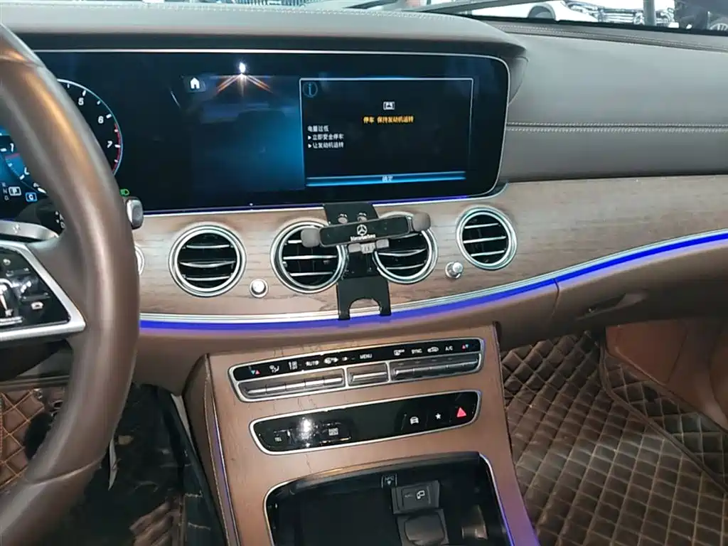 Mercedes-Benz E-Class 2023 — фото 13