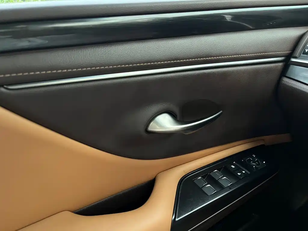 Lexus ES 2020 — фото 12