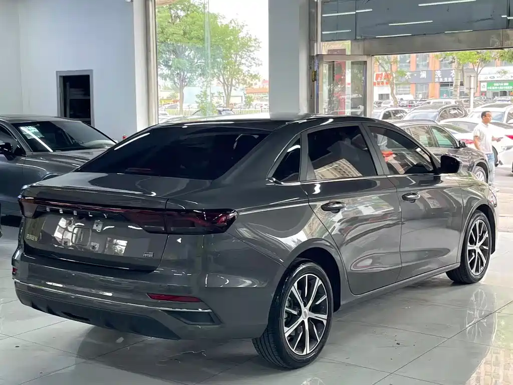 Geely Emgrand 2023