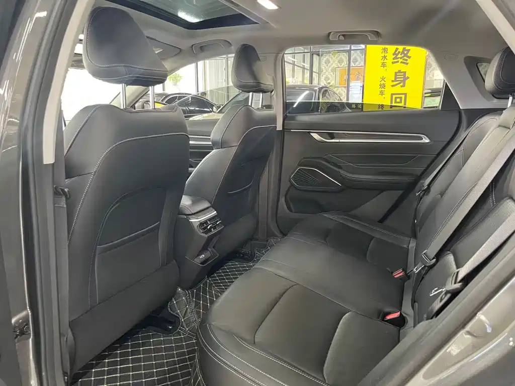 Geely Emgrand 2023