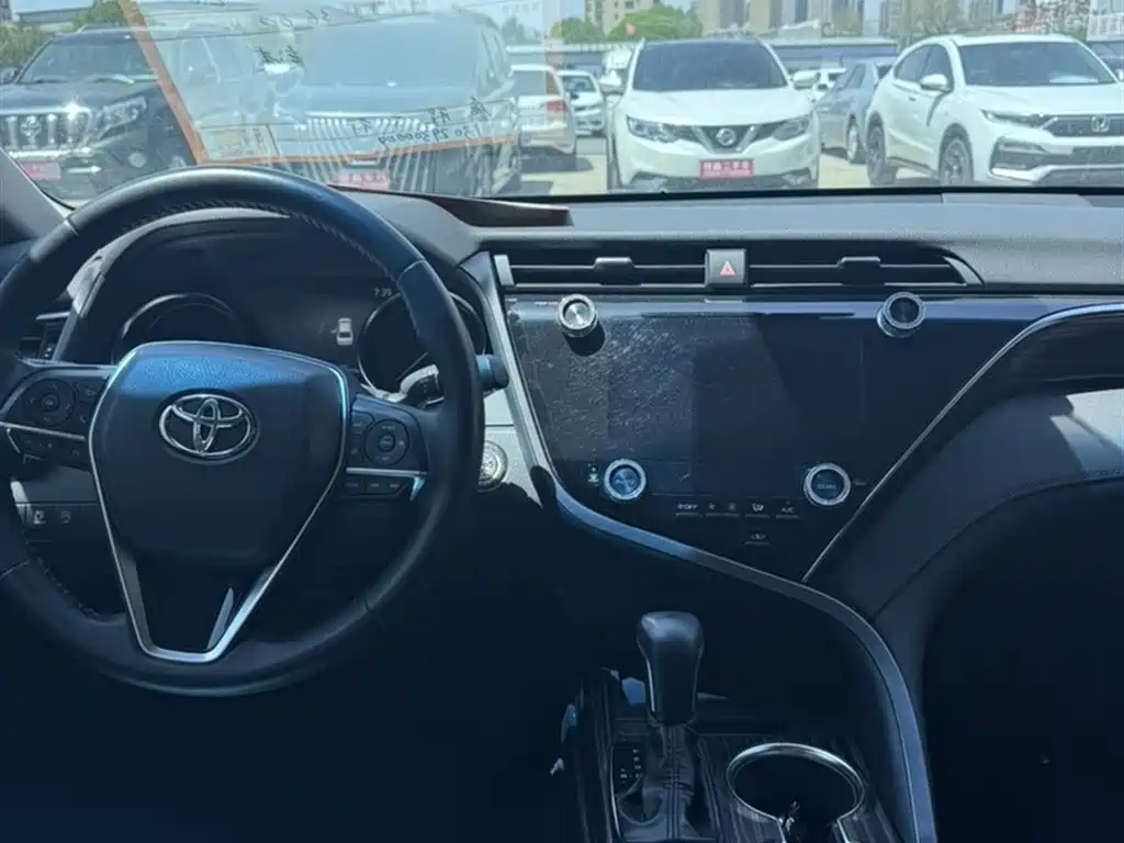Toyota Camry 2019 — фото 11