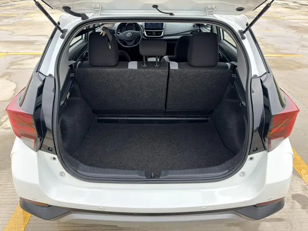 Toyota Yaris L 2020 — фото 14