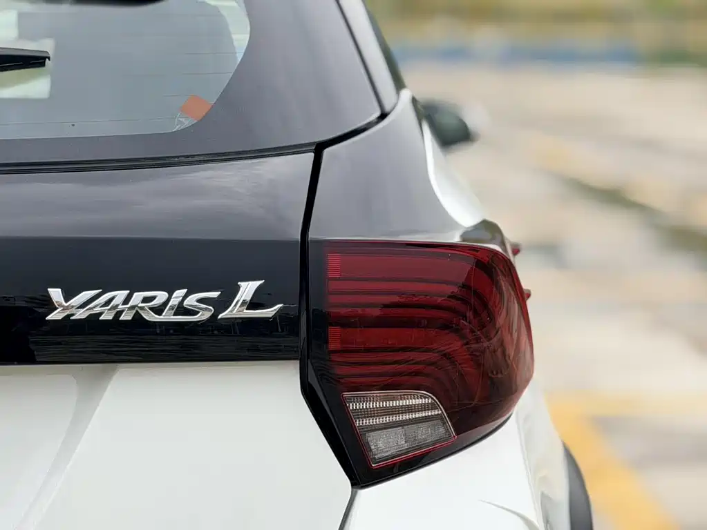 Toyota Yaris L 2020 — фото 17