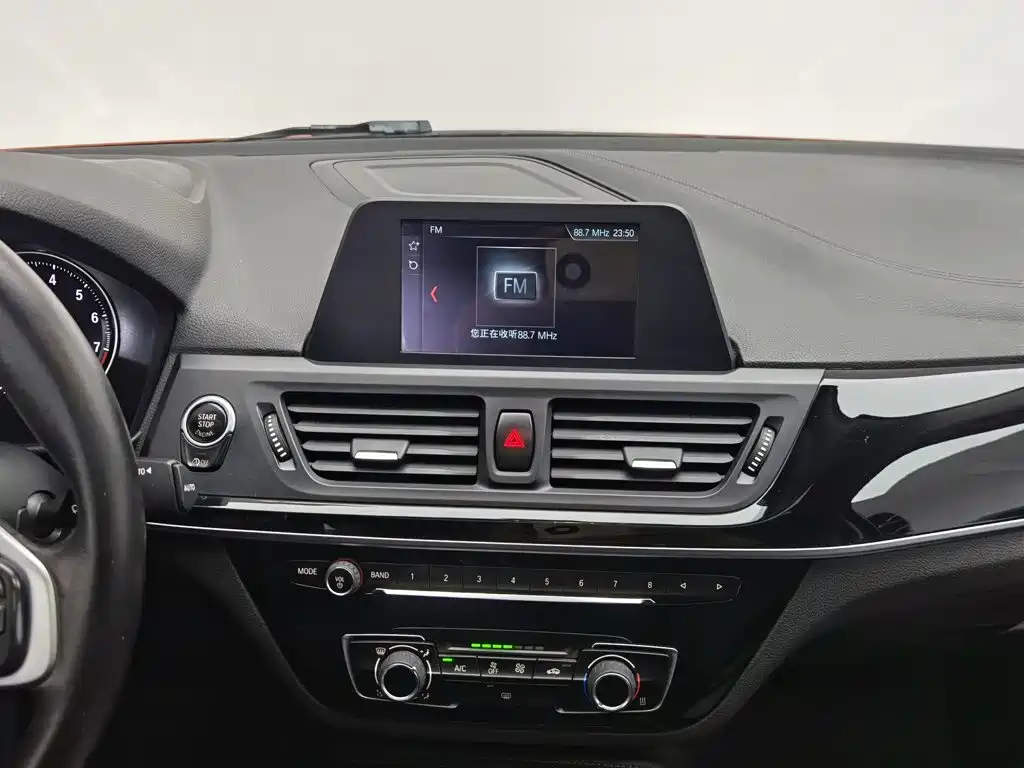 BMW 1 Series 2017 — фото 12