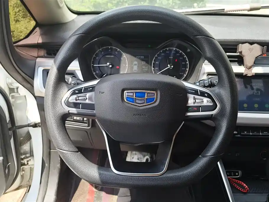 Geely Vision X3 2020 — фото 15