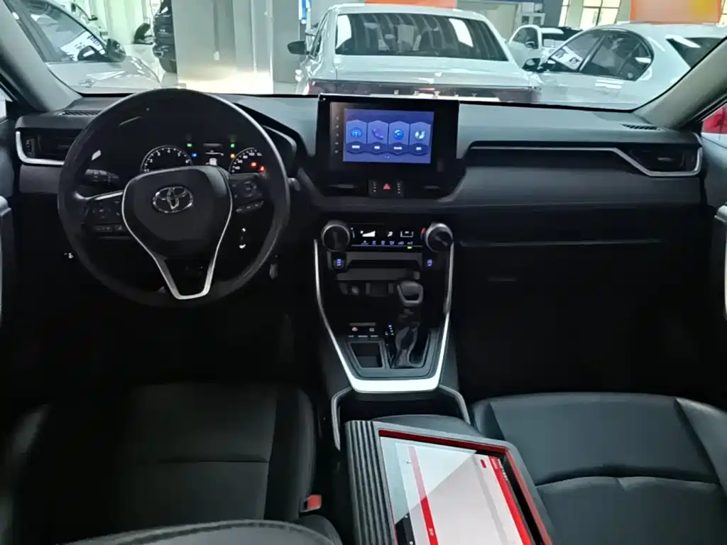 Toyota RAV4 2022 — фото 10
