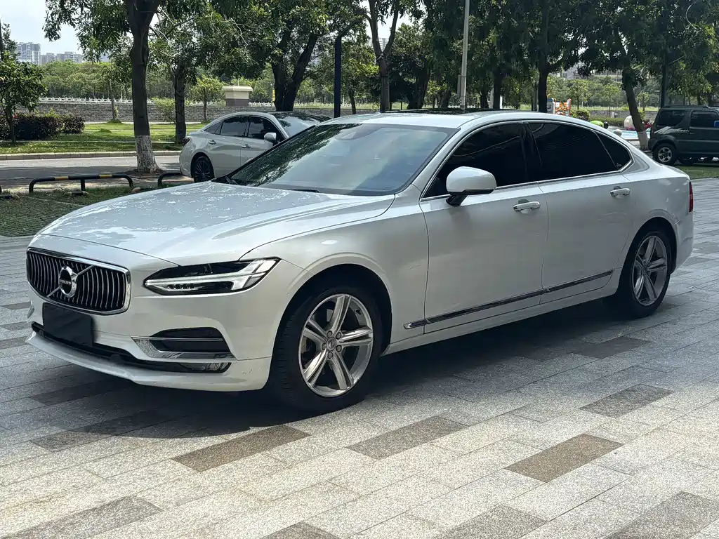 Volvo S90 2018 — фото 1