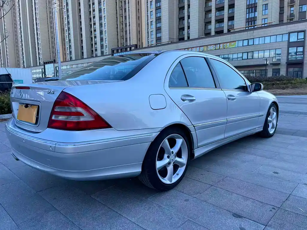 Mercedes-Benz C-Class 2006 — фото 13