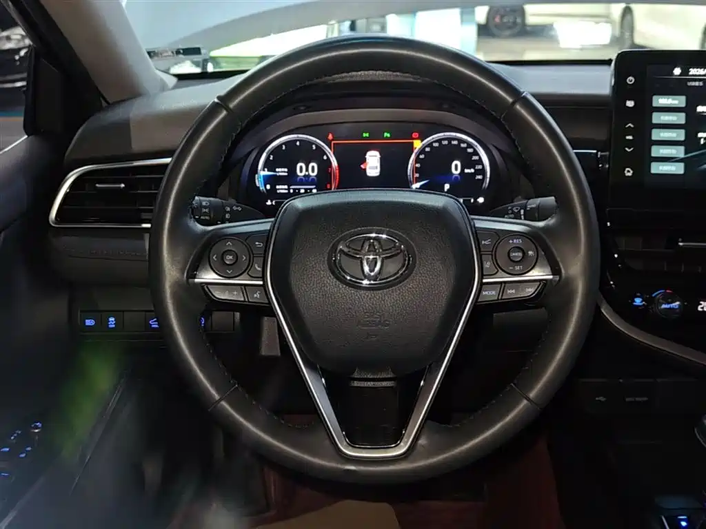 Toyota Camry 2022 — фото 11