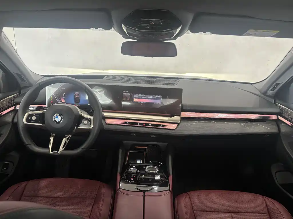 BMW 5 Series 2025 — фото 15