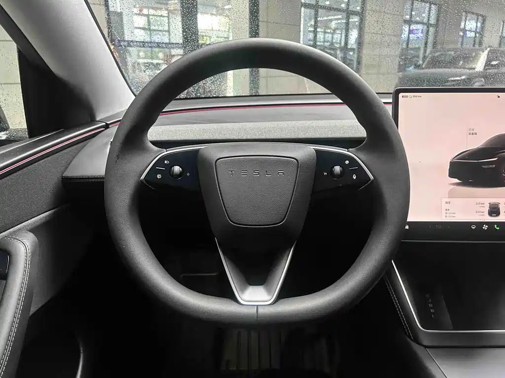 Tesla Model Y 2025 — фото 13