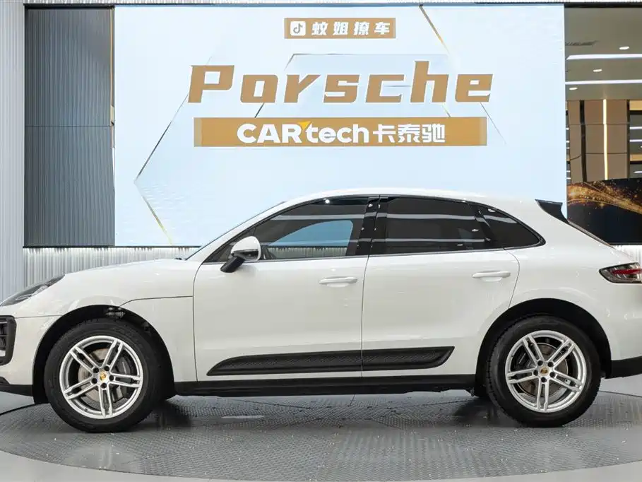 Porsche Macan 2023 — фото 23