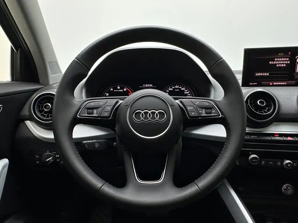 Audi Q2L 2019 — фото 19