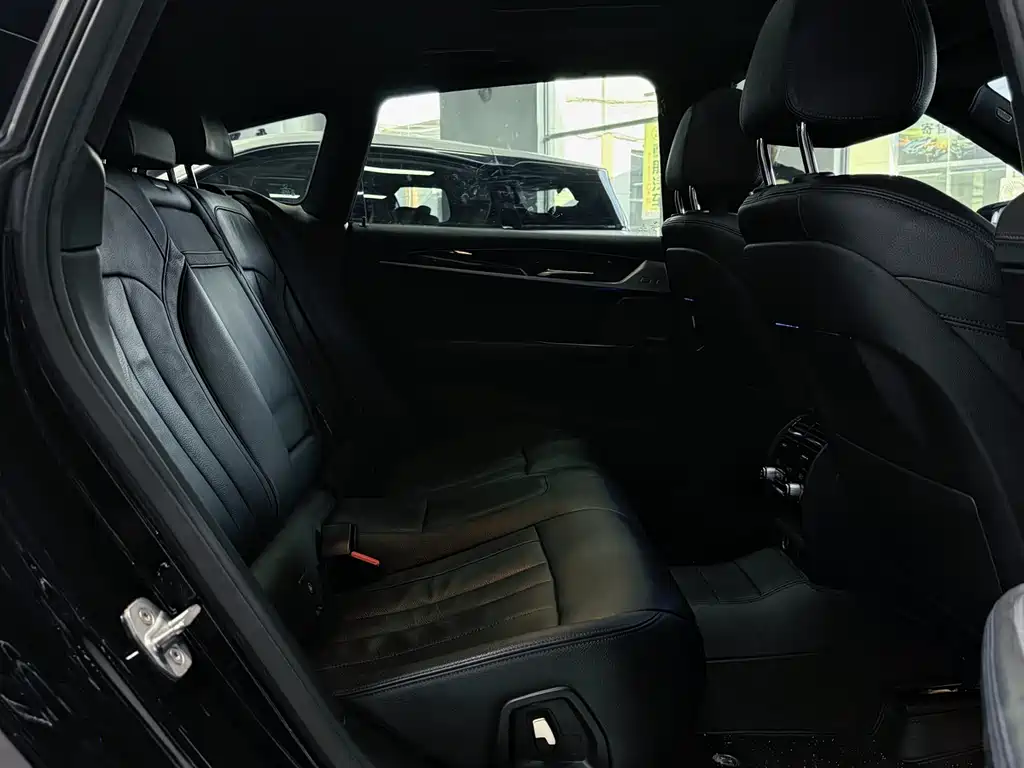 BMW 6 Series GT 2019 — фото 16
