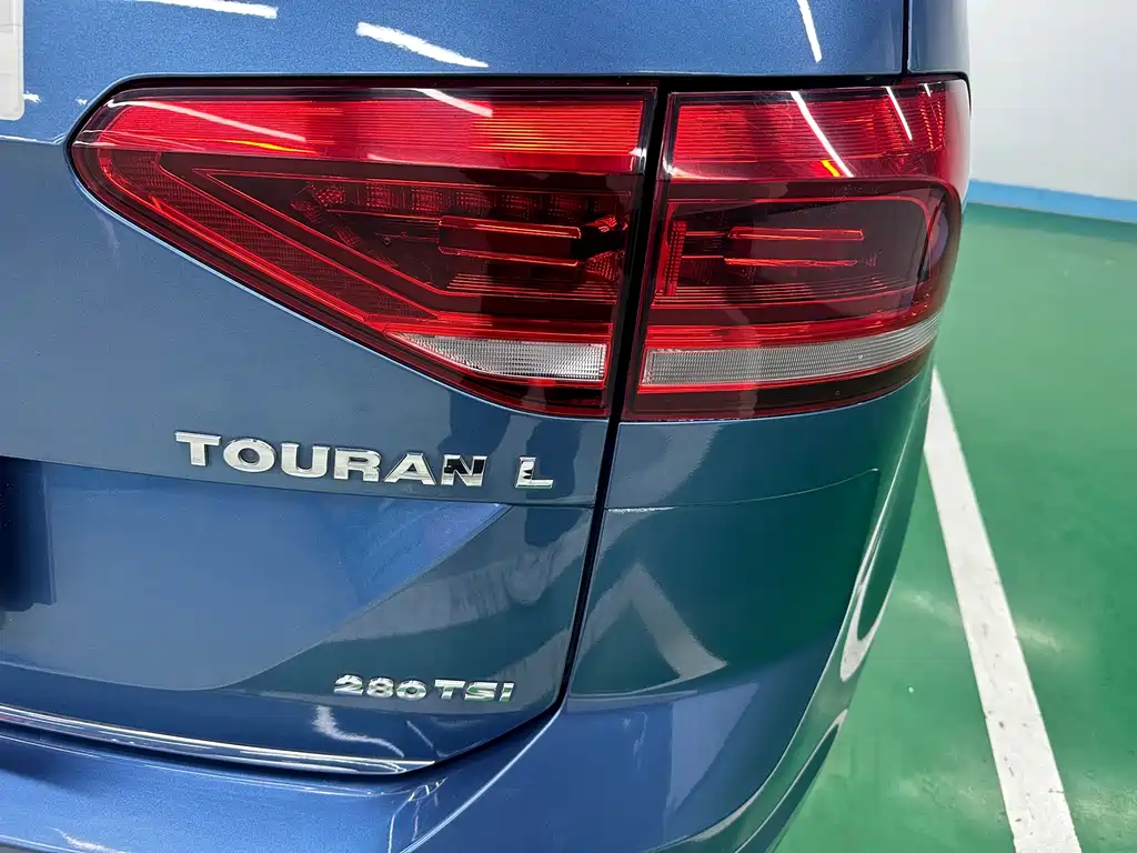 Volkswagen Touran 2018 — фото 29