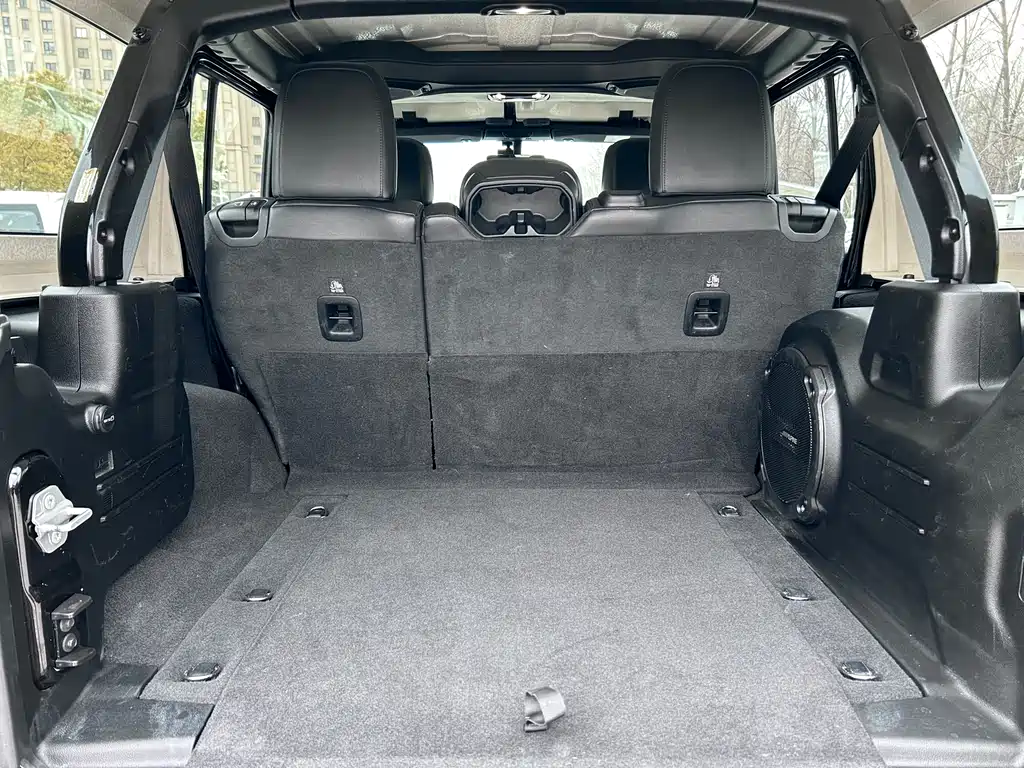 Jeep Wrangler 2022 — фото 17