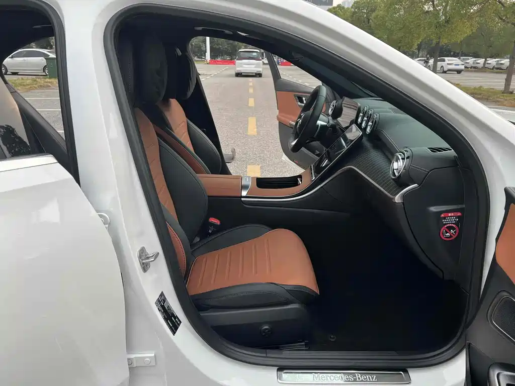 Mercedes-Benz C-Class 2025