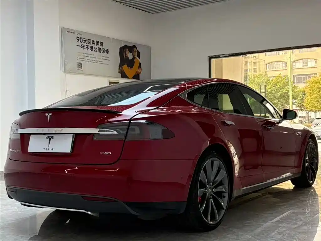 Tesla Model S 2015 — фото 7