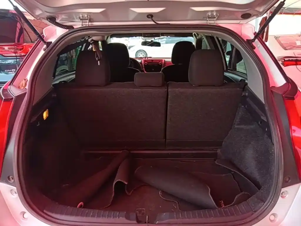 Toyota Yaris L 2016 — фото 19