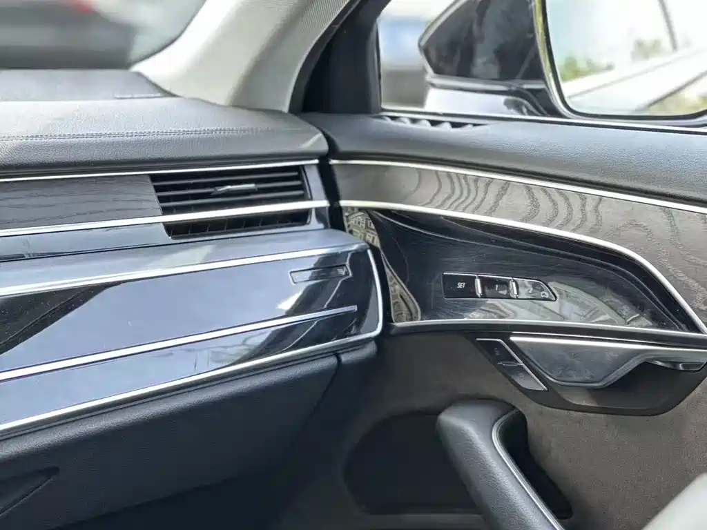 Audi A8 2019 — фото 12