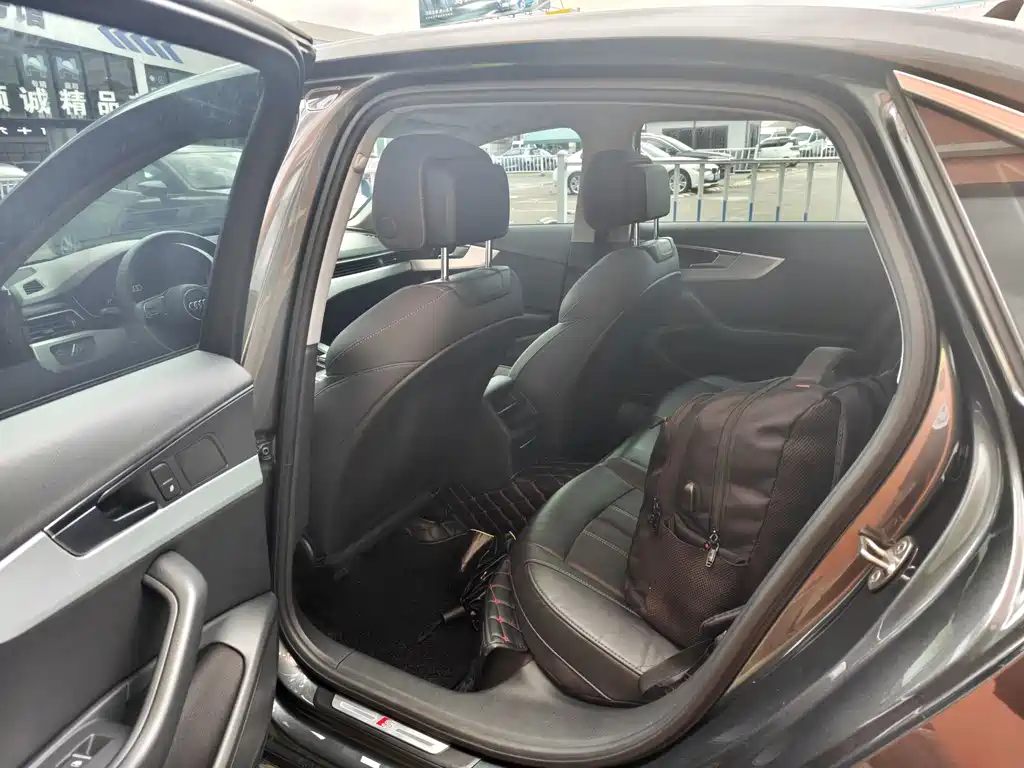 Audi A4L 2021