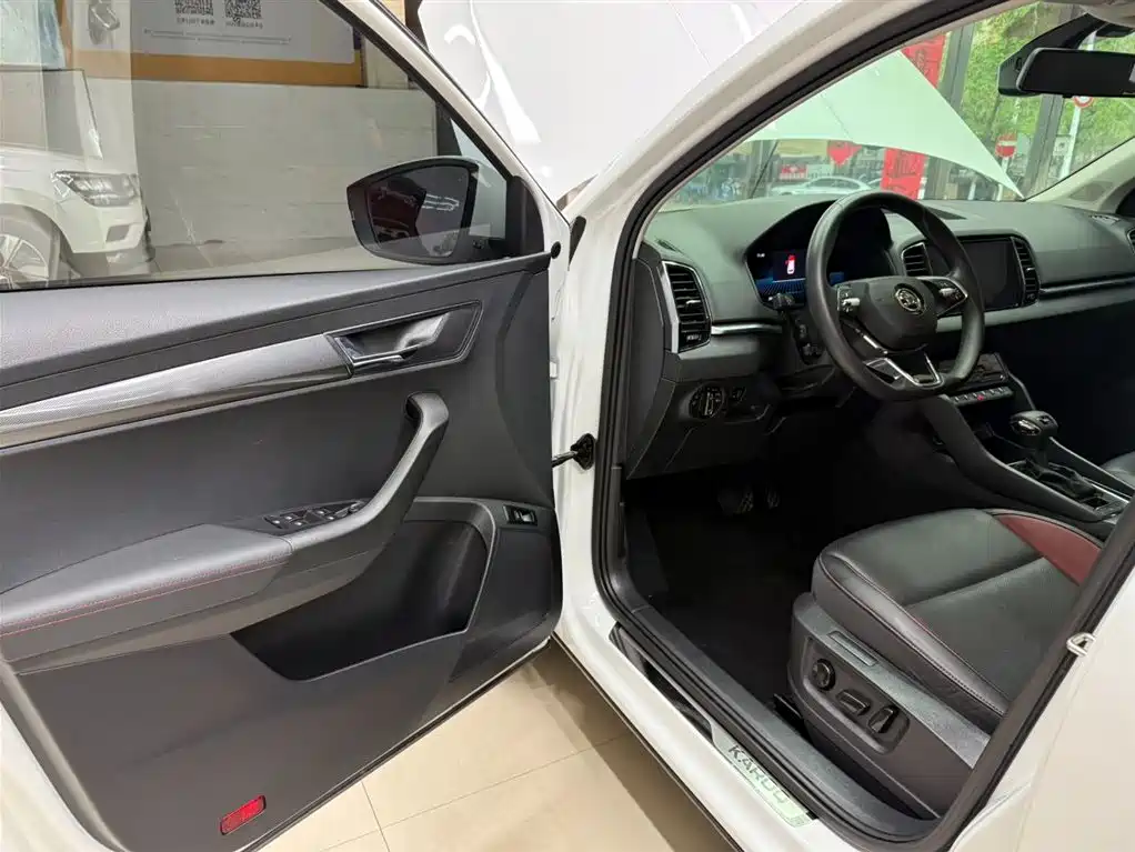 Skoda Karoq 2023 — фото 8