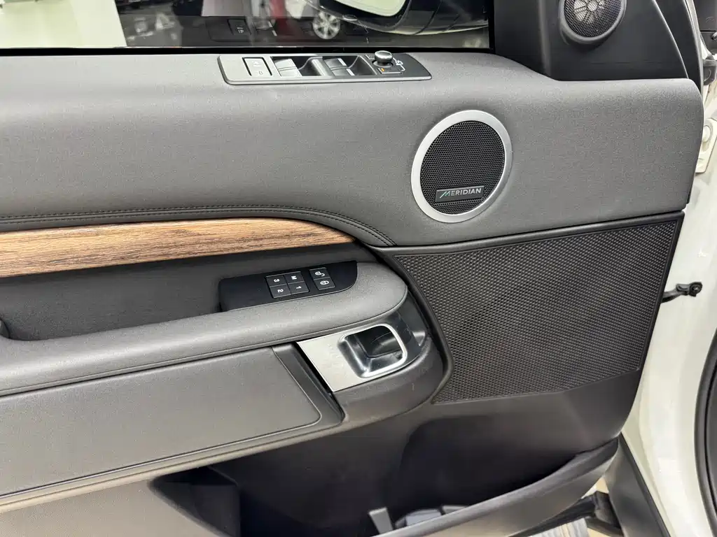 Land Rover Discovery 2019 — фото 19