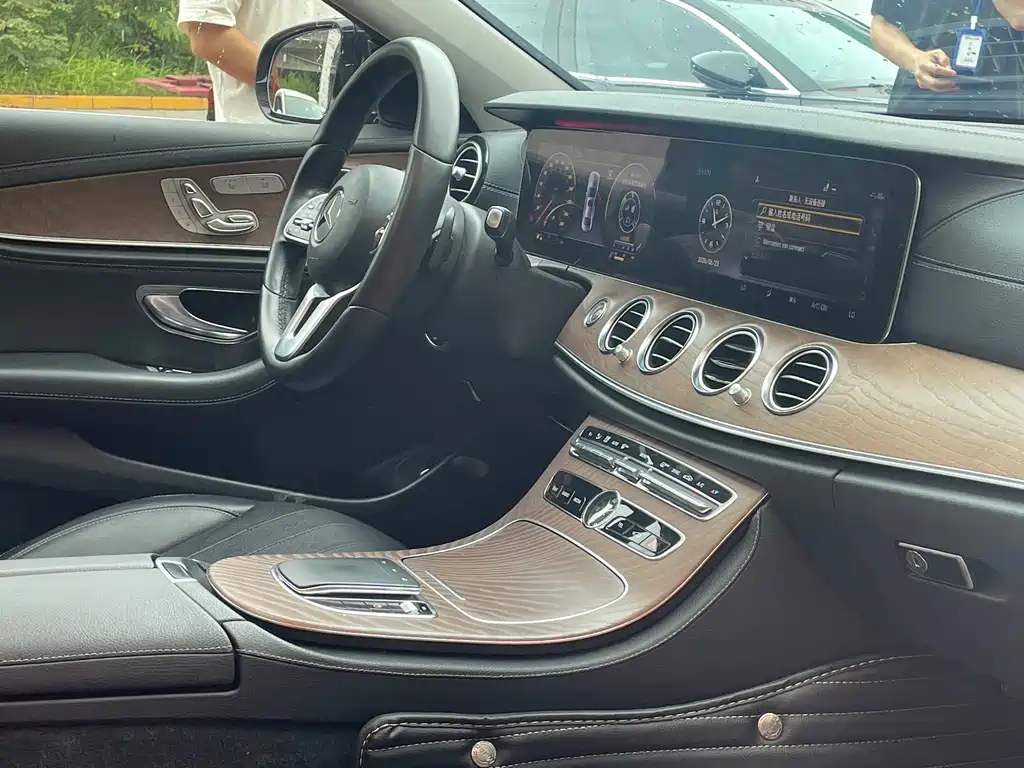 Mercedes-Benz E-Class 2019 — фото 10