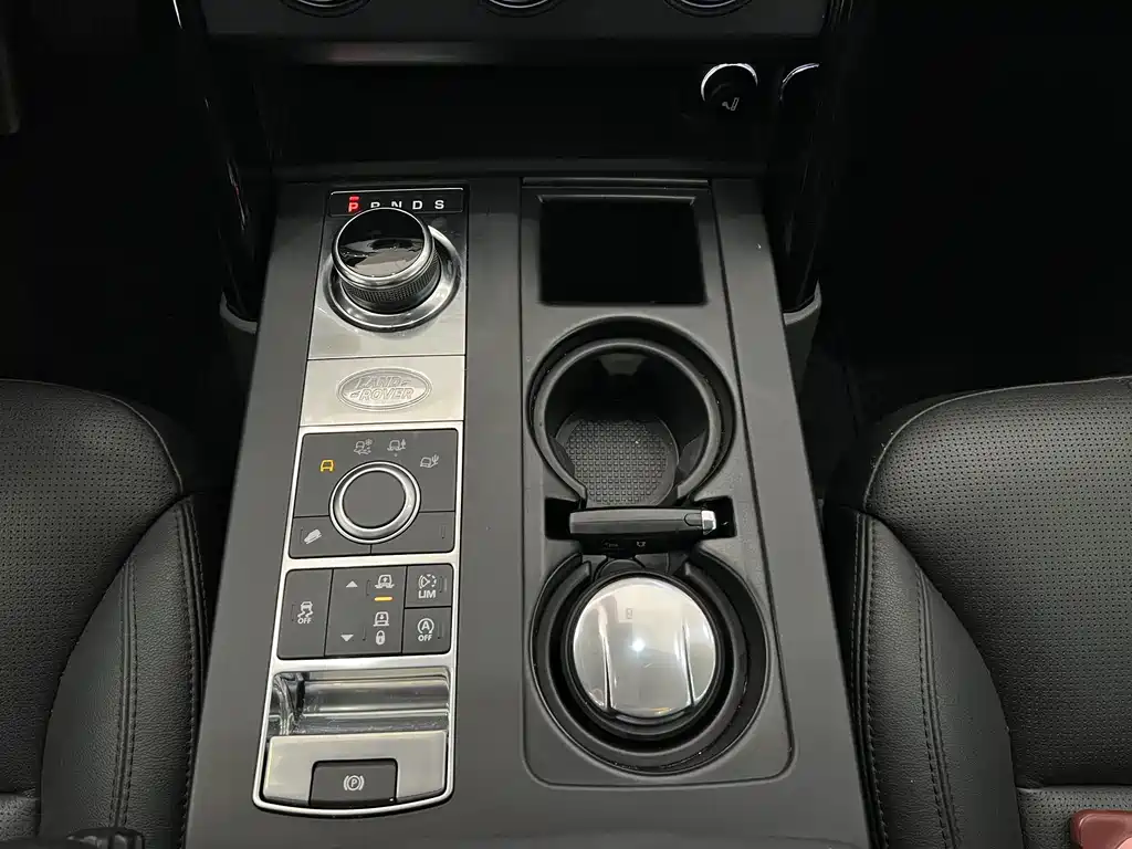 Land Rover Discovery 2018 — фото 11