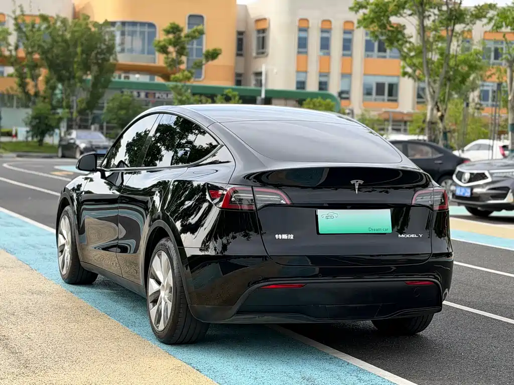 Tesla Model Y 2022 — фото 8