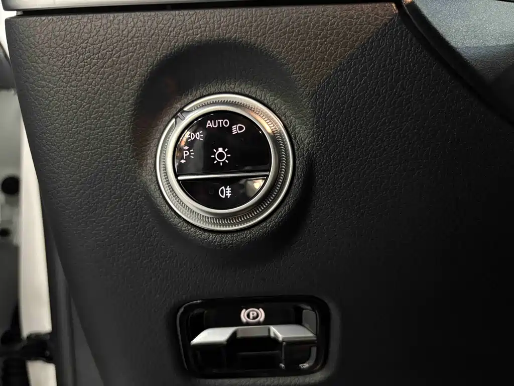 Mercedes-Benz C-Class 2024