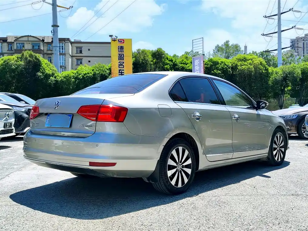 Volkswagen Sagitar 2018