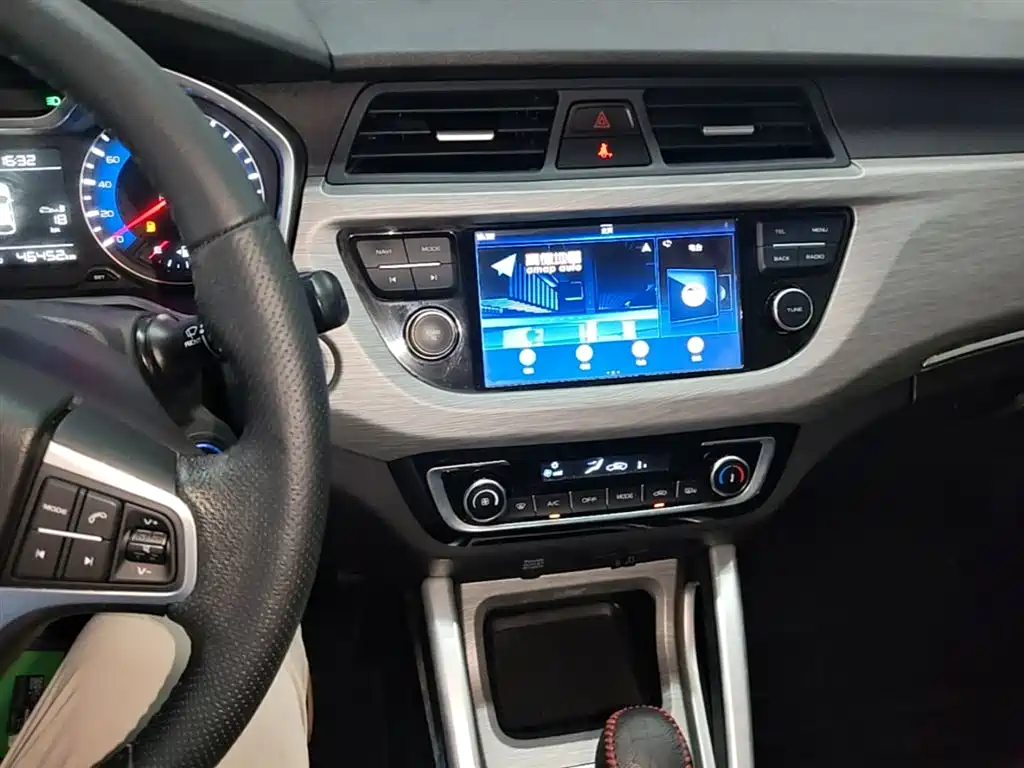 Geely Vision X3 2018 — фото 13