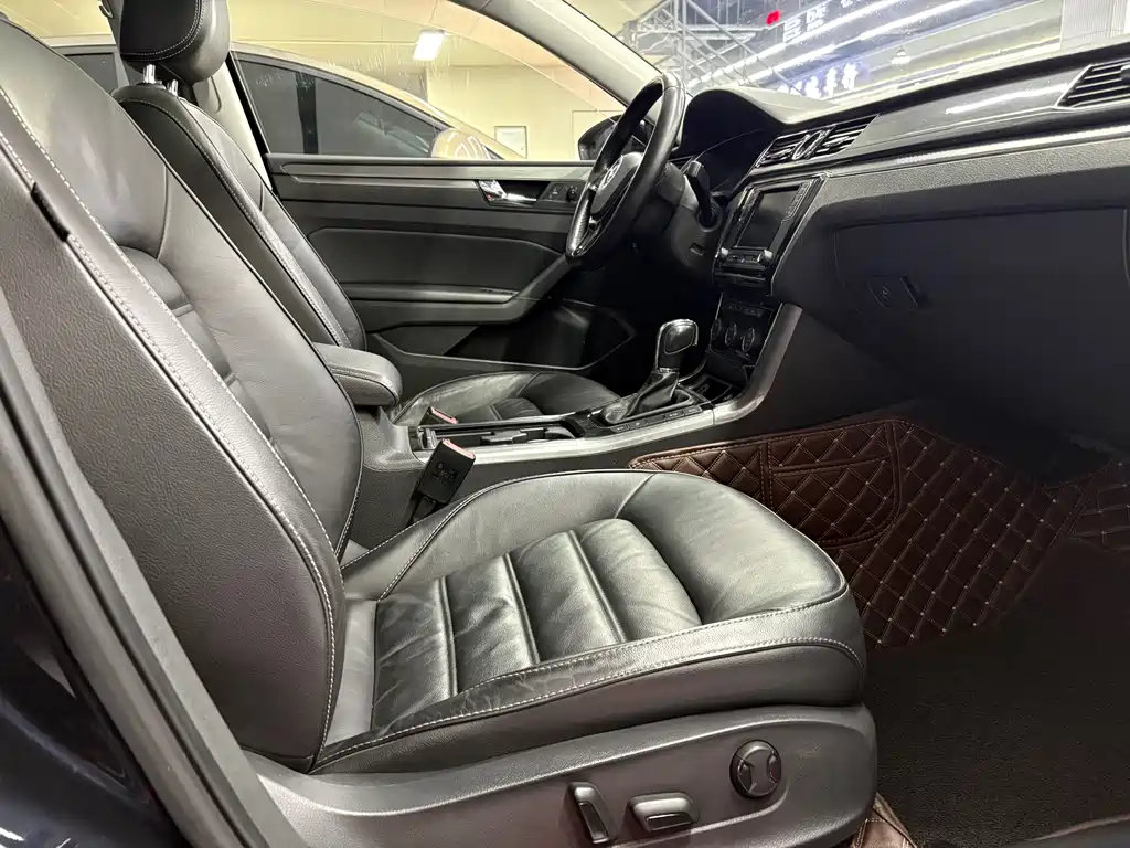 Volkswagen Passat 2017 — фото 13