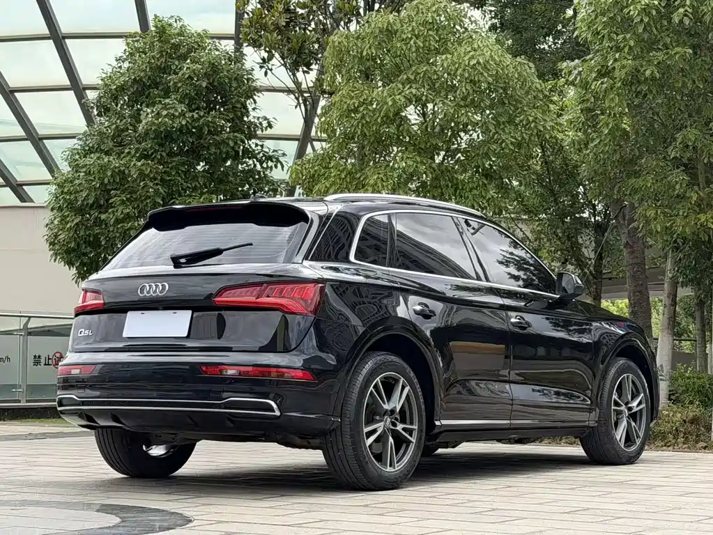 Audi Q5L 2020 — фото 7