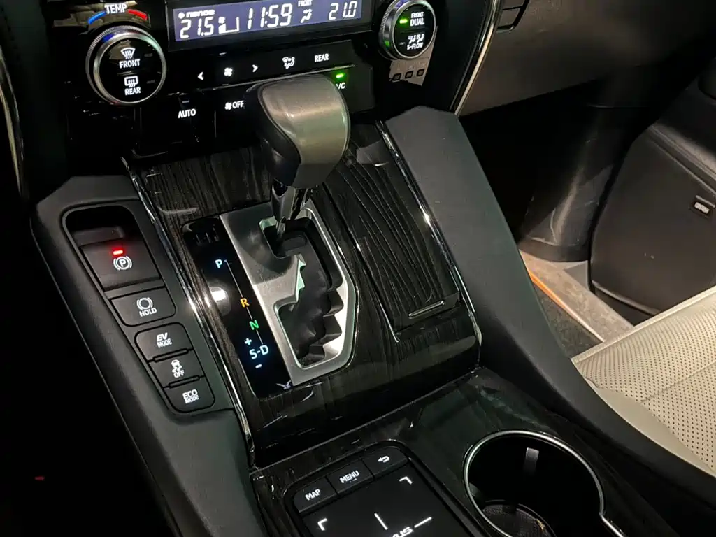 Lexus LM 2021 — фото 10