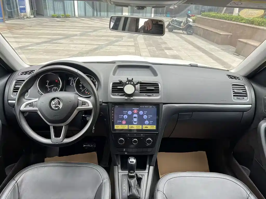 Skoda Yeti 2017 — фото 10