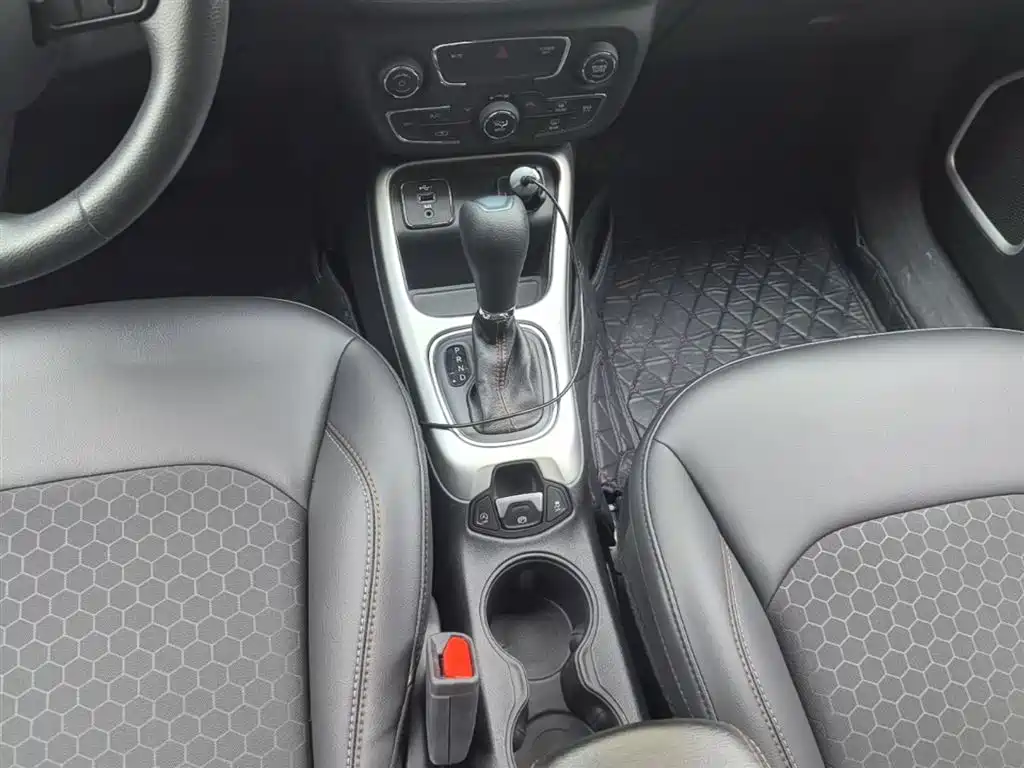 Jeep Compass 2020 — фото 14